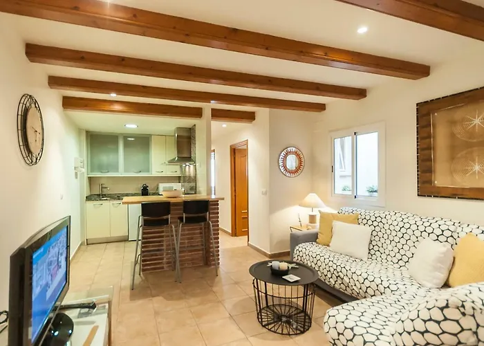 Апартаменты Lets Holidays Apartment In The Old Town Tossa 2